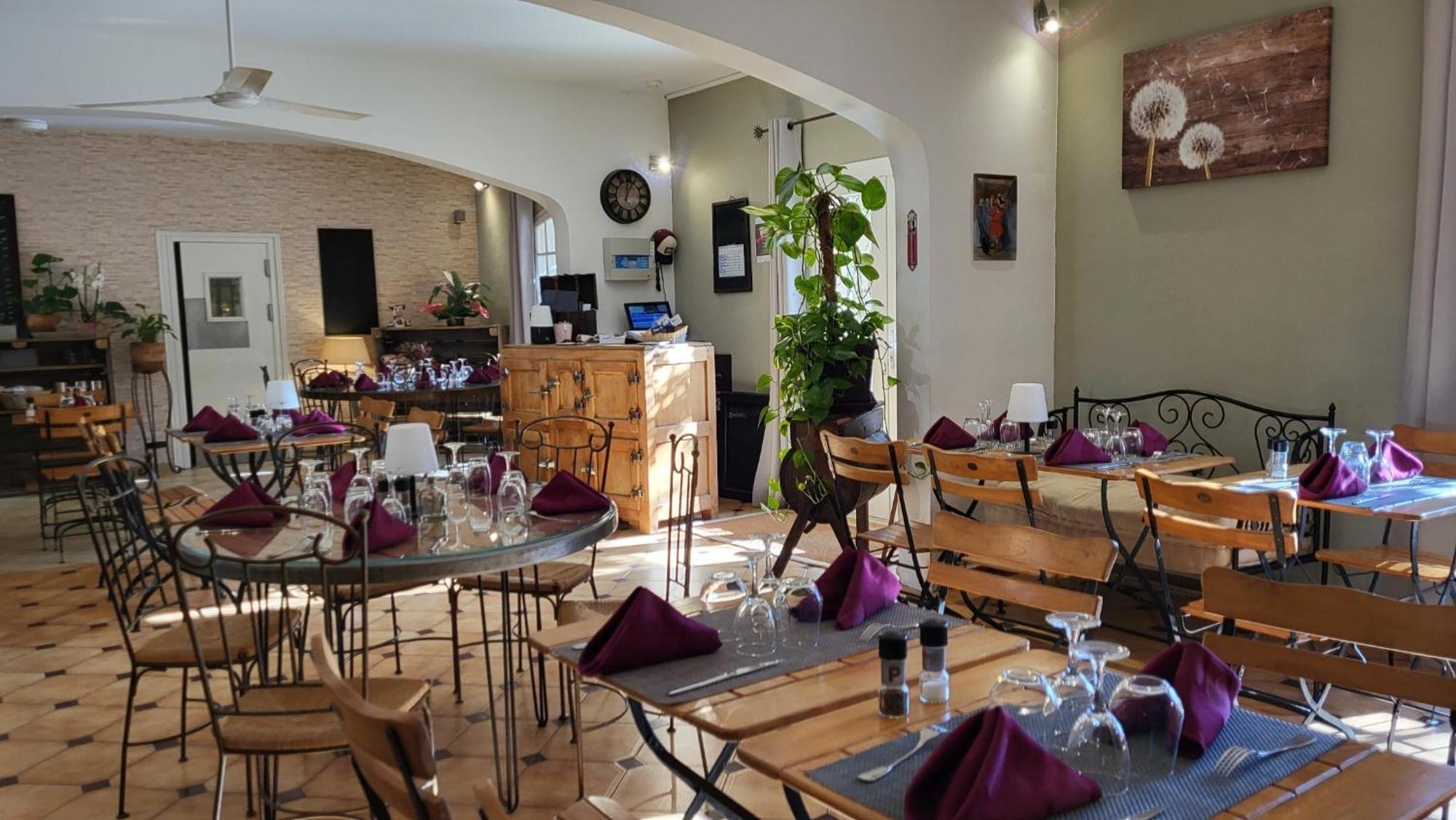Auberge De La Table Ronde Винон-сюр-Вердон Экстерьер фото